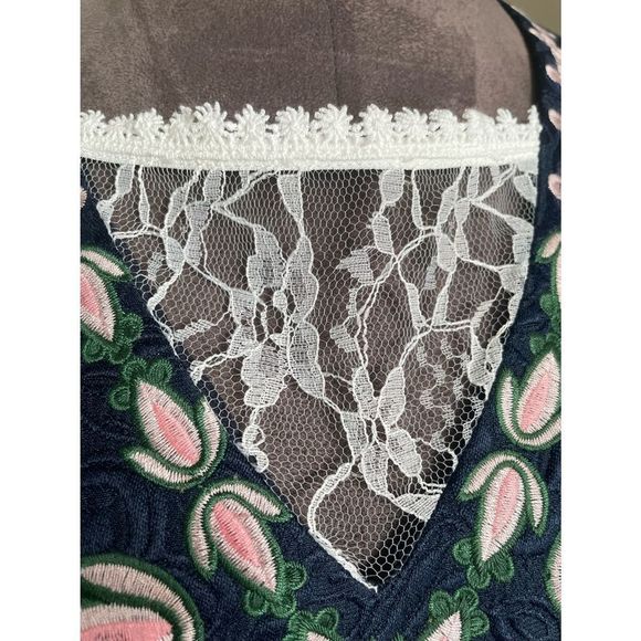 💙 Comino Couture Embroidered Lace Dress - Picture 4 of 16